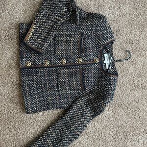 Chic Veronica Beard Tweed Blazer with Gold Buttons